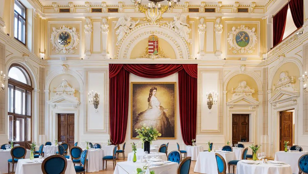 Erigido en un palacio húngaro del siglo XIX, el hotel Áurea Ana Palace se inspira y rinde homenaje a Sisi
