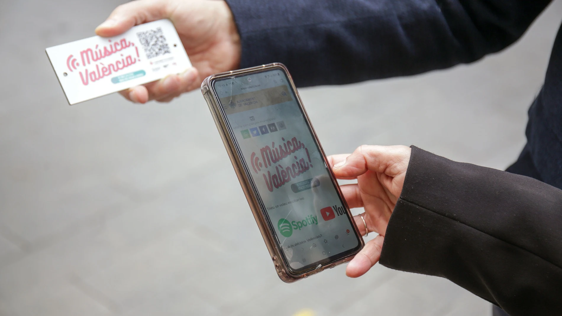 El Ayuntamiento instala códigos QR en parques y edificios municipales para promover la música en valenciano