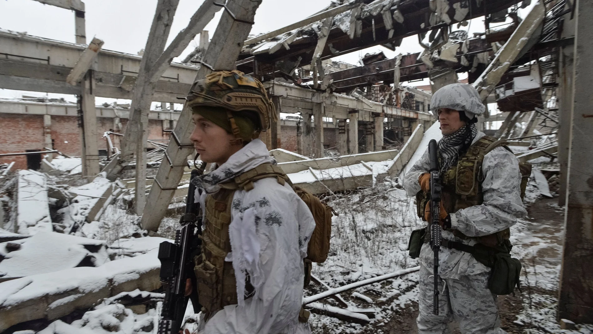 Soldados ucranianos en Avdiyivka, una ciudad de Donetsk