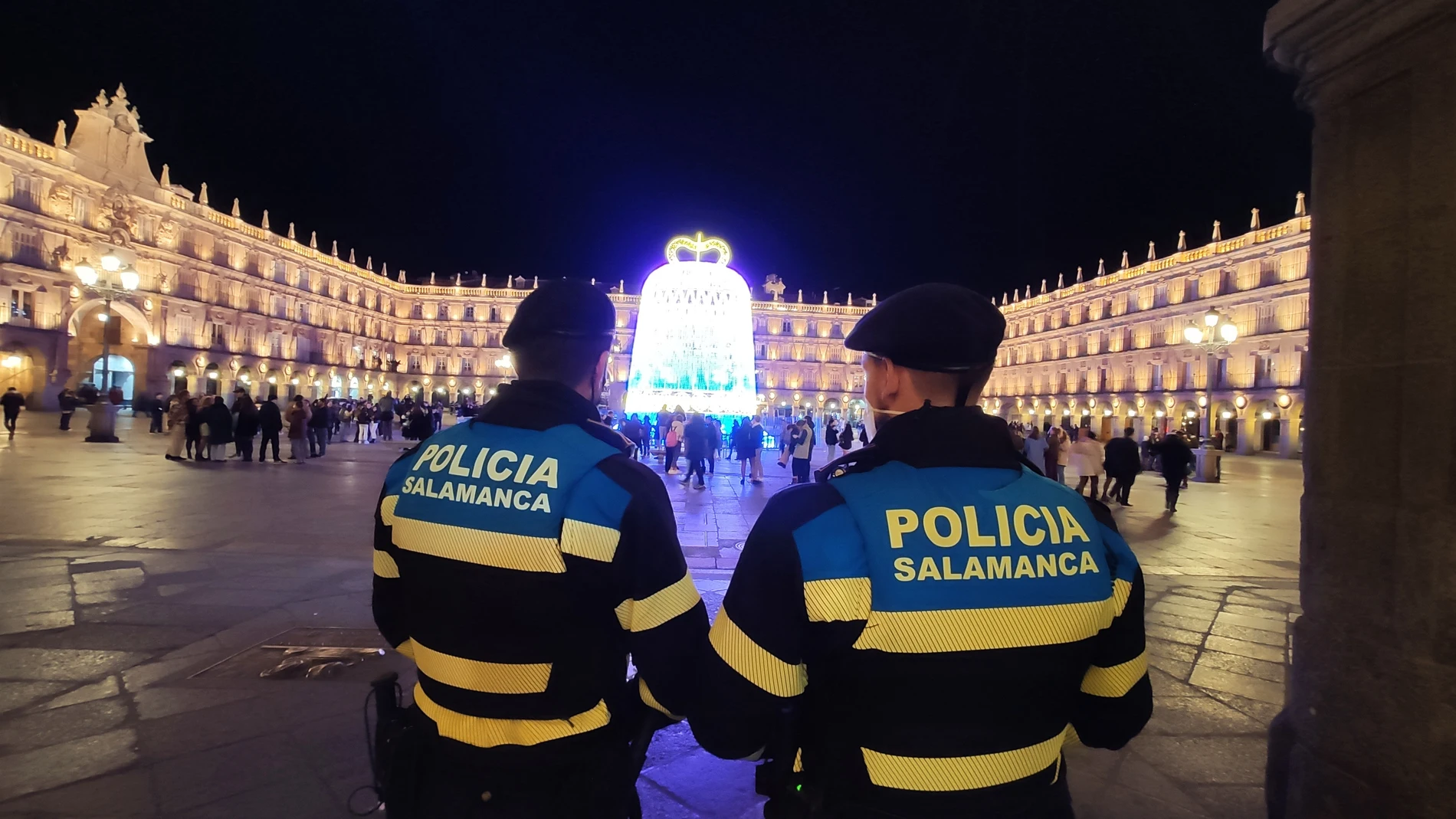 Policías Locales en la Plaza Mayor de Salamanca