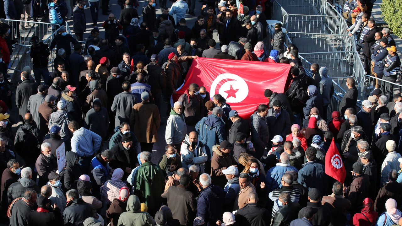 Saied intensifie sa dérive autoritaire en Tunisie
