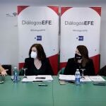 Pilar Bernabé (i); Adela Valero (ci), Alicia Rubio (cd) y Helga Figueroa durante el foro organizado por Efe sobre "Emprendimiento y mujer".