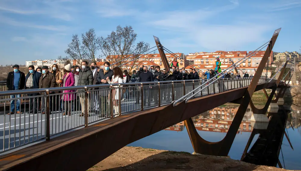 Apertura de la nueva pasarela peatonal y ciclista sobre el río Tormes