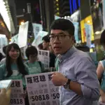 Nathan Law, uno de los líderes de la &#39;revolución de los paraguas&#39; en el 2014, se dirige a sus simpatizantes durante una concentración en la Causeway Bay de Hong Kong, en una foto de archivo