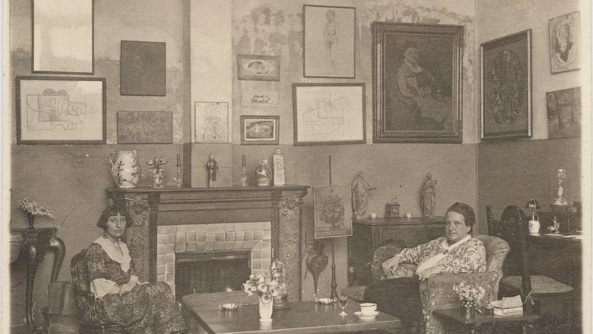 Alice B. Toklas y Gertrude Stein en su domicilio parisino