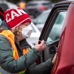 En Canadá, las vacunaciones masivas se producen sin bajar de los coches