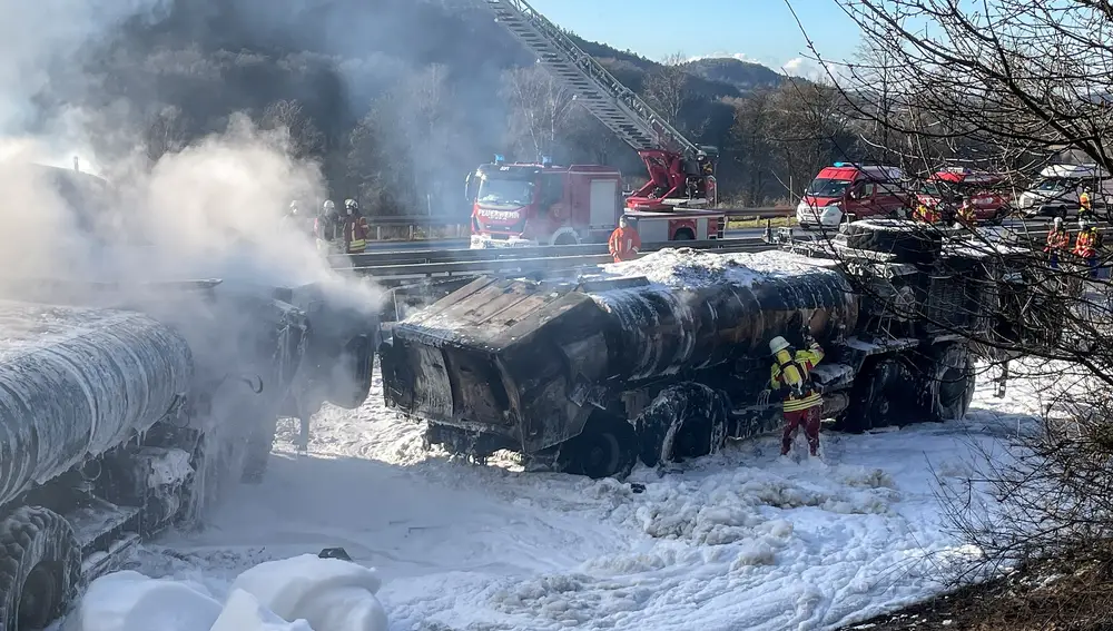 El accidente tras colisionar un camión civil con vehículos militares de EEUU en Alemania
