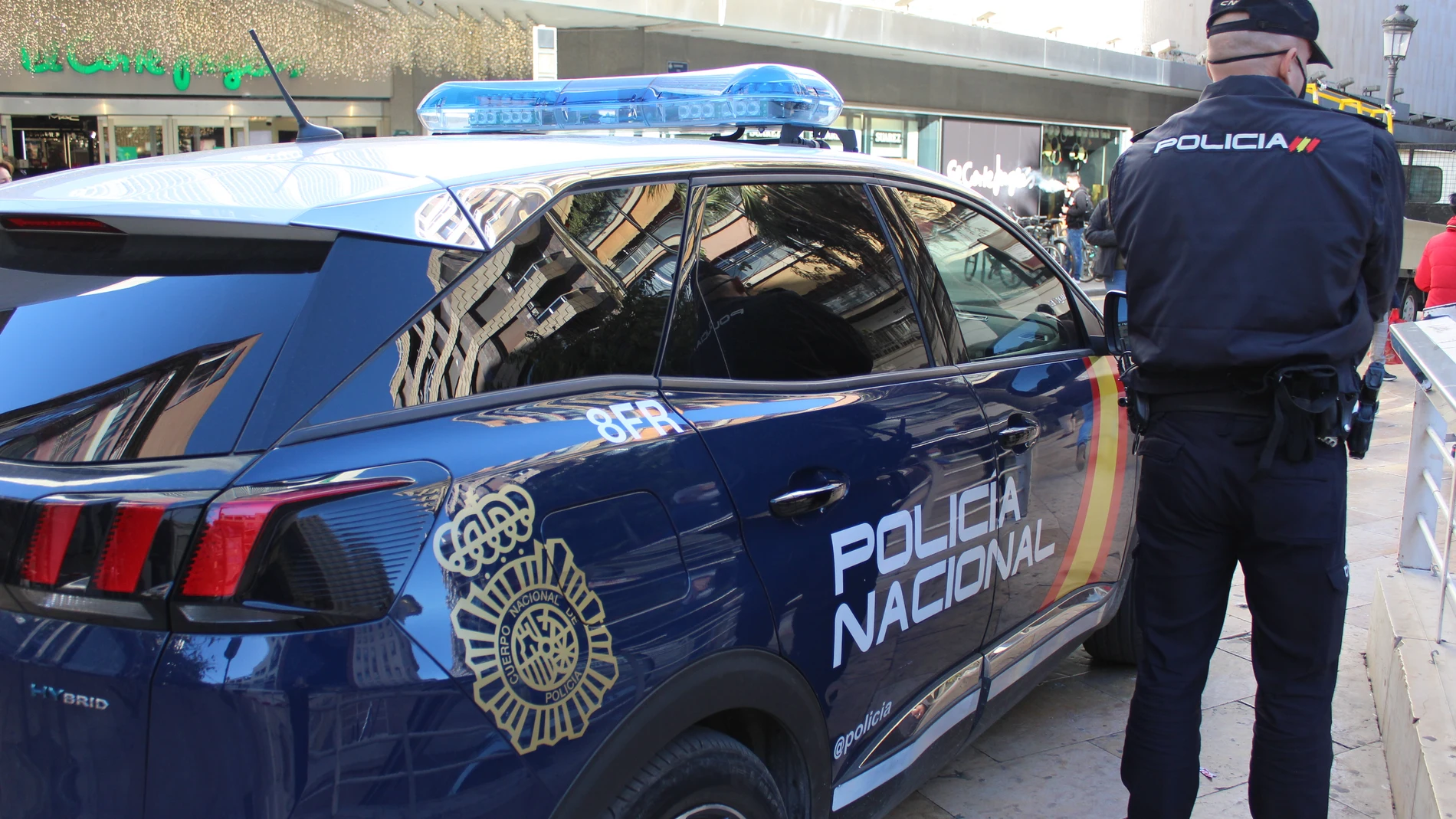 La Policía Nacional desarticula un grupo especializado en grandes hurtos en centros comerciales y detiene a tres personas