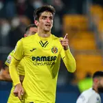  El Villarreal golea al Levante (5-0) y sigue escalando