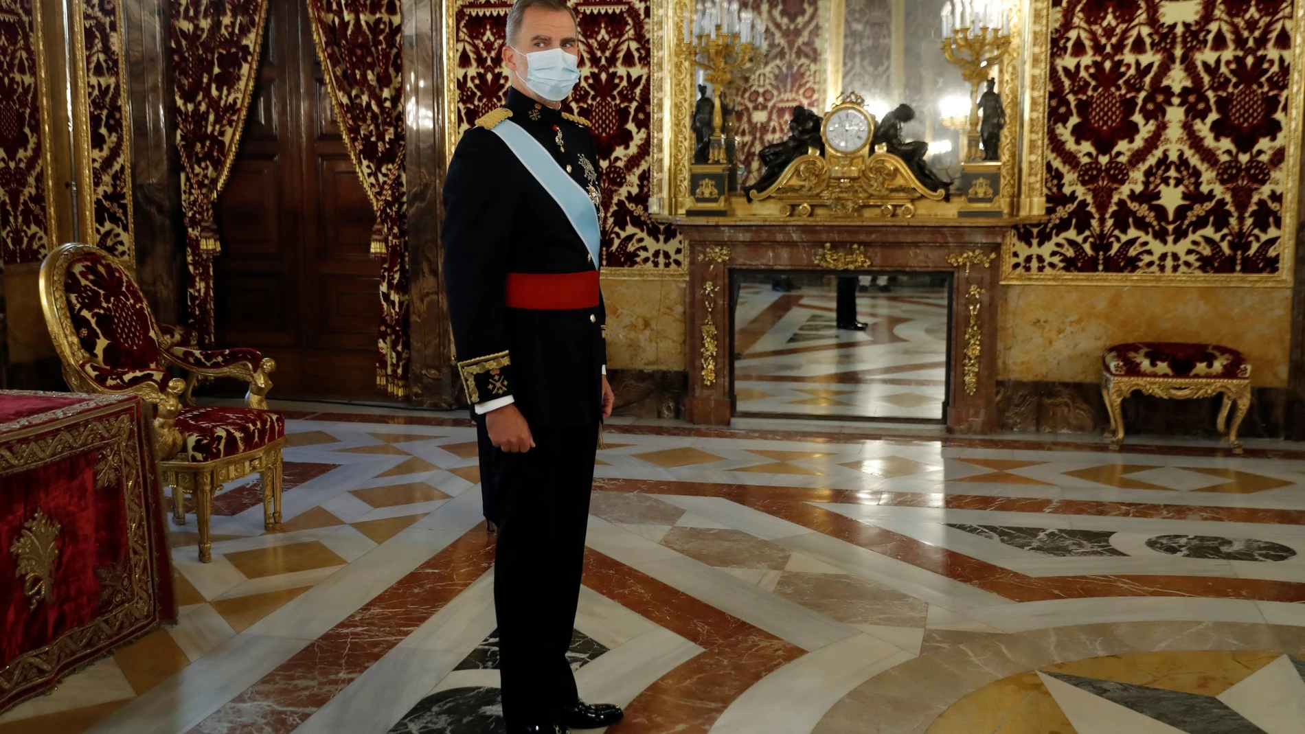 El rey Felipe VI preside la ceremonia de entrega de las cartas credenciales de los nuevos embajadores en España, en el Palacio Real en Madrid.