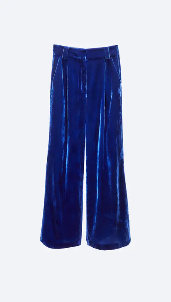 Pantalón de terciopelo de pernera ancha en color azul, de Uterqüe