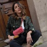 Alexandra Pereira con el look más parisino y blazer de tweed