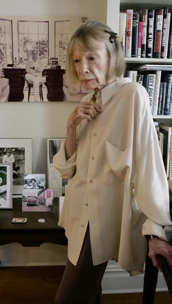 Joan Didion en el despacho de su marido, John Gregory Dunne