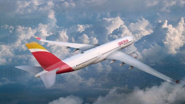 Avion de iberia en pleno vuelo