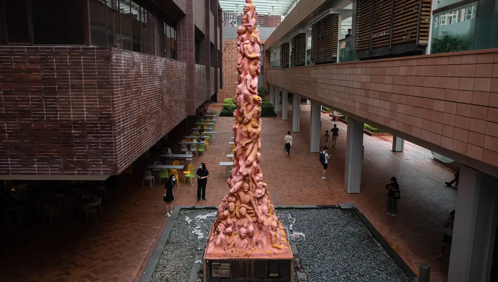 Una vista de la escultura en la Universidad de Hong Kong