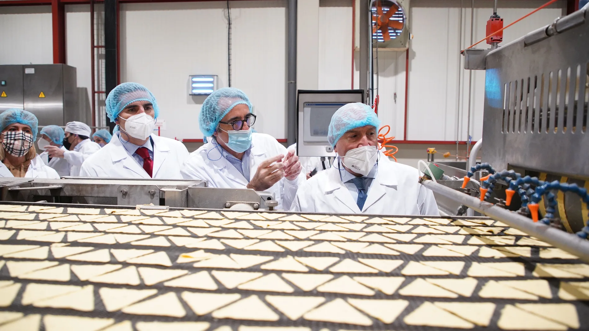 El consejero Jesús Julio Carnero durante una visita a una empresa agroalimentaria de Valladolid