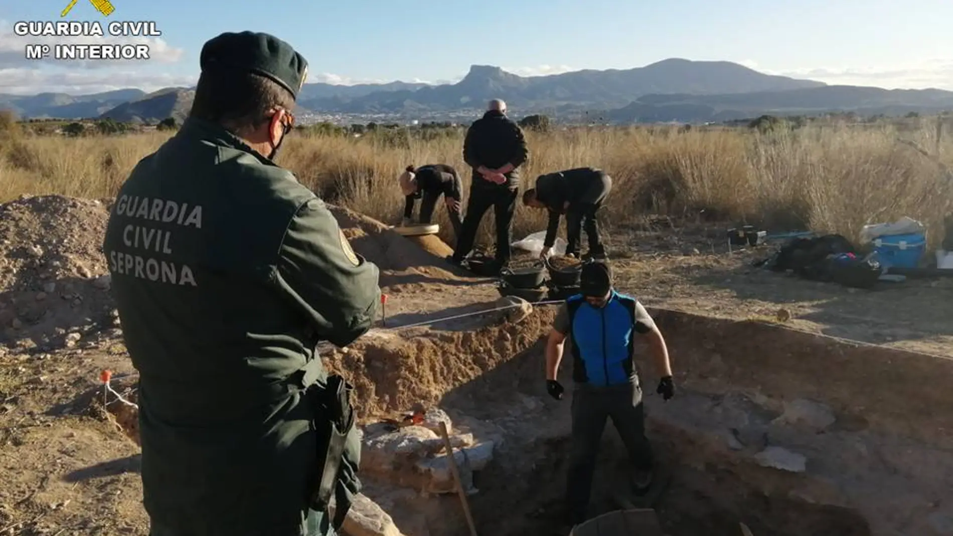 La Guardia Civil colabora en la recuperación de una vasija de alto interés arqueológico