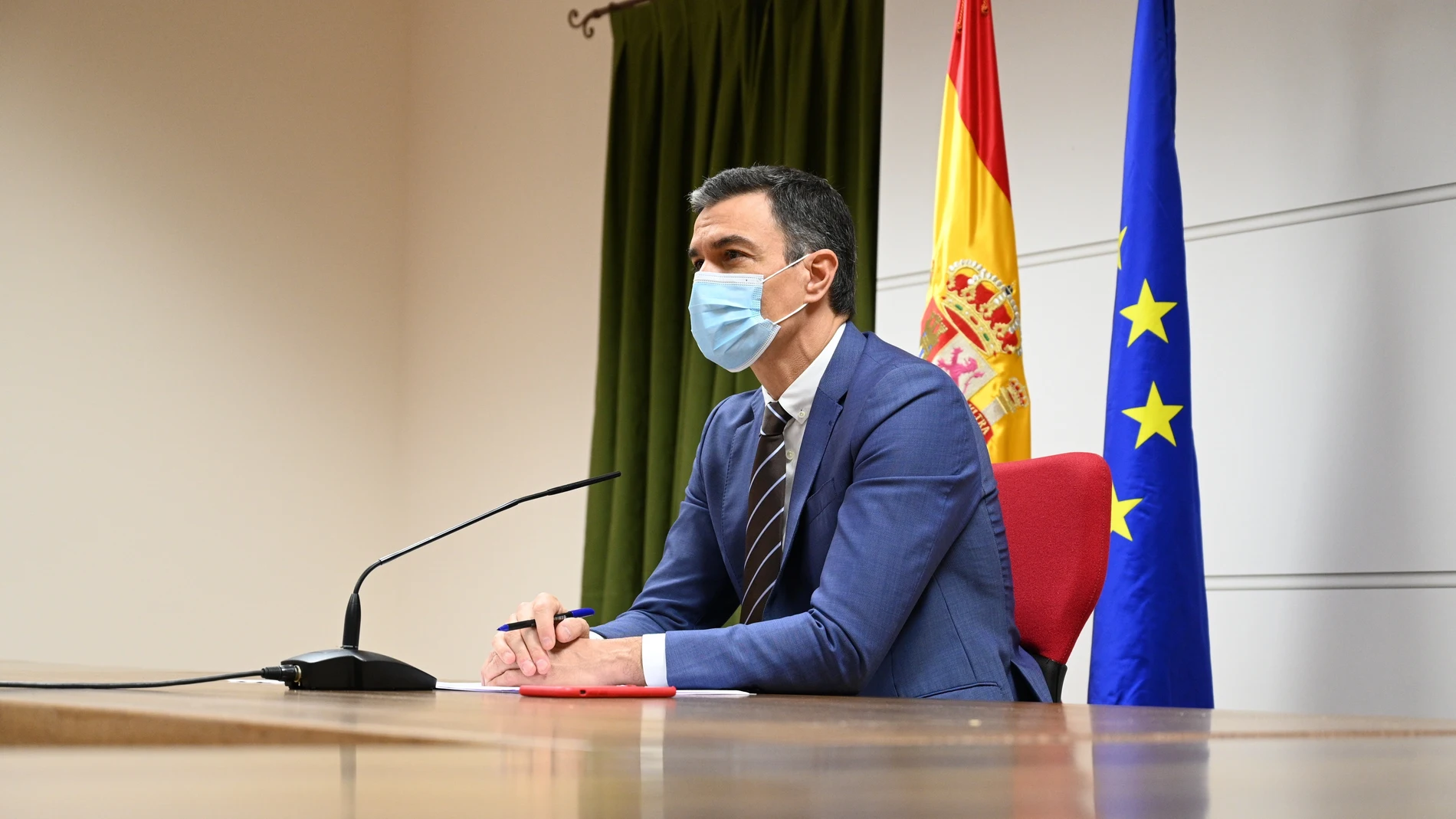 El presidente del gobierno español, Pedro Sánchez, mantiene una videoconferencia con las unidades militares españolas en misiones internacionales