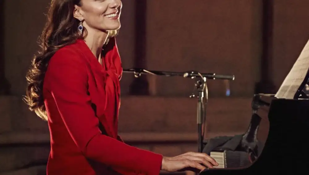 Kate Middleton, interpretando al piano un villancico