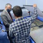Francisco Salado en una visita a la empresa Escobedo Mariscos Vivos de Fuengirola. DIPUTACIÓN DE MÁLAGA