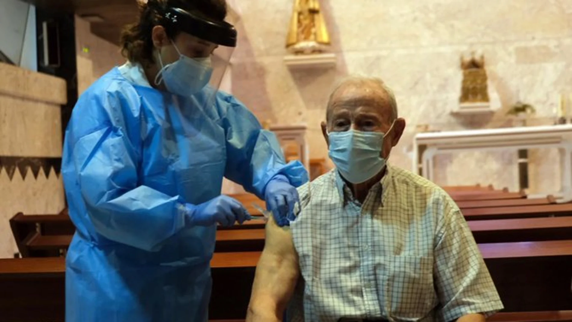 Áureo López fue el primer castellano y leonés que recibió la vacuna contra la Covid, hoy hace un año