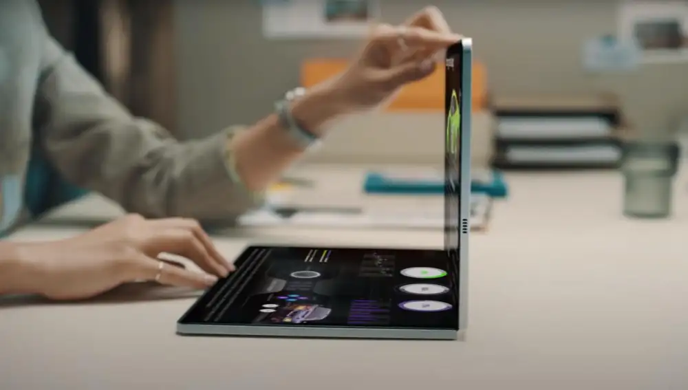 Concepto de portátil de 17 pulgadas de Samsung con pantalla plegable.
