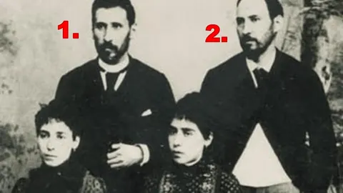 De izquierda a derecha, podemos ver a Pedro Ramón y Cajal y Santiago Ramón y Cajal. Bajo ellos están sus hermanas, Pabla Ramón y Cajal y Jorja Ramón y Cajal.Revista Serrablo, Marzo 1990, Volumen 20