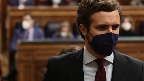 El líder del PP, Pablo Casado, en una sesión plenaria en el Congreso de los Diputados, a 28 de diciembre de 2021, en Madrid, (España). La Cámara Baja acoge hoy el último pleno de 2022 en el que se abordan los Presupuestos Generales del Estado (PGE) de 2022,