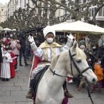 El 'Obispillo' de Burgos de este año, Diego Espín, de nueve años, por las calles de la ciudad