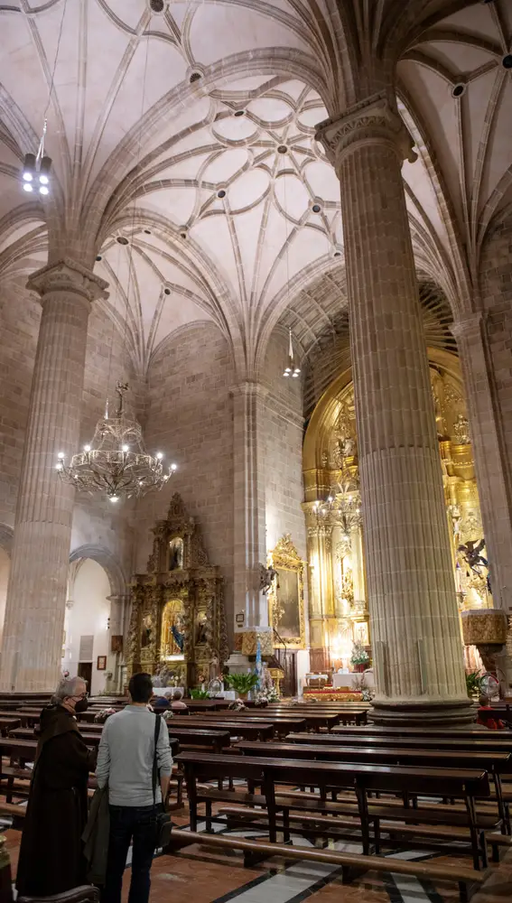 Interior de la Iglesia de El Salvador en Caravaca de la Cruz. EFE/José Manuel Pedrosa