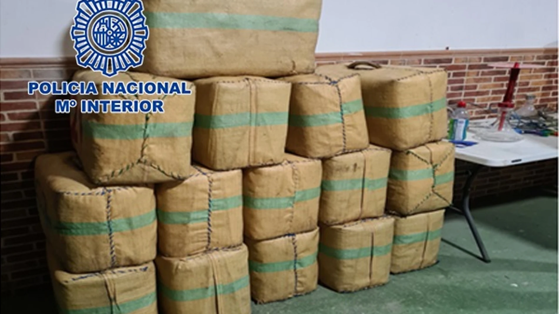 Fardos de hachís interceptados. POLICÍA NACIONAL