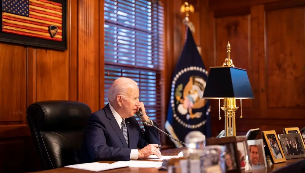 Imagen del presidente Biden en su última llamada con su homólogo ruso, Vladimir Putin