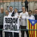 Oriol Junqueras y otros seis presos del "procés" indultados por el Gobierno, tras abandonar la prisión de Lledoners en 2021
