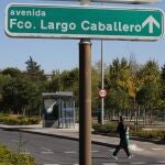 Placa con la avenida dedicada a Francisco Largo Caballero en Madrid