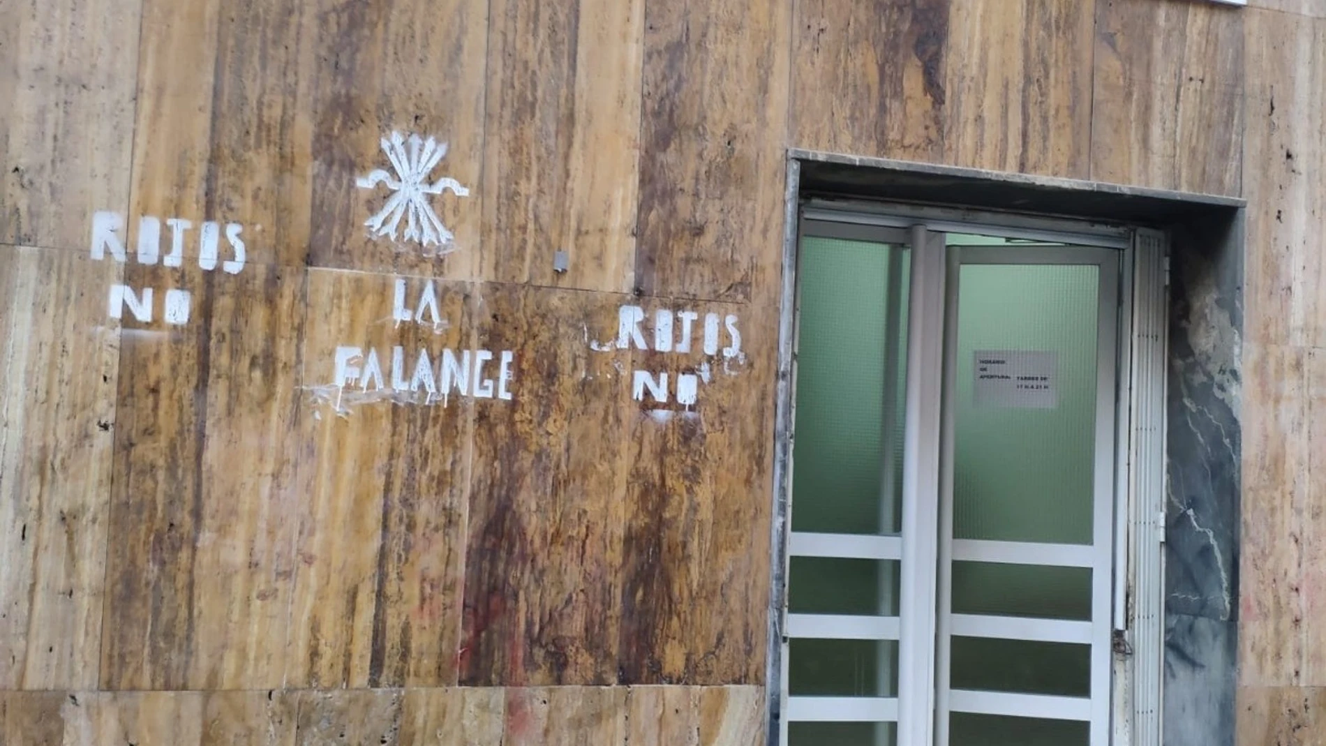 El PSPV denuncia nuevas pintadas en su sede: "Nadie nos van a silenciar con sus mensajes llenos de odio"