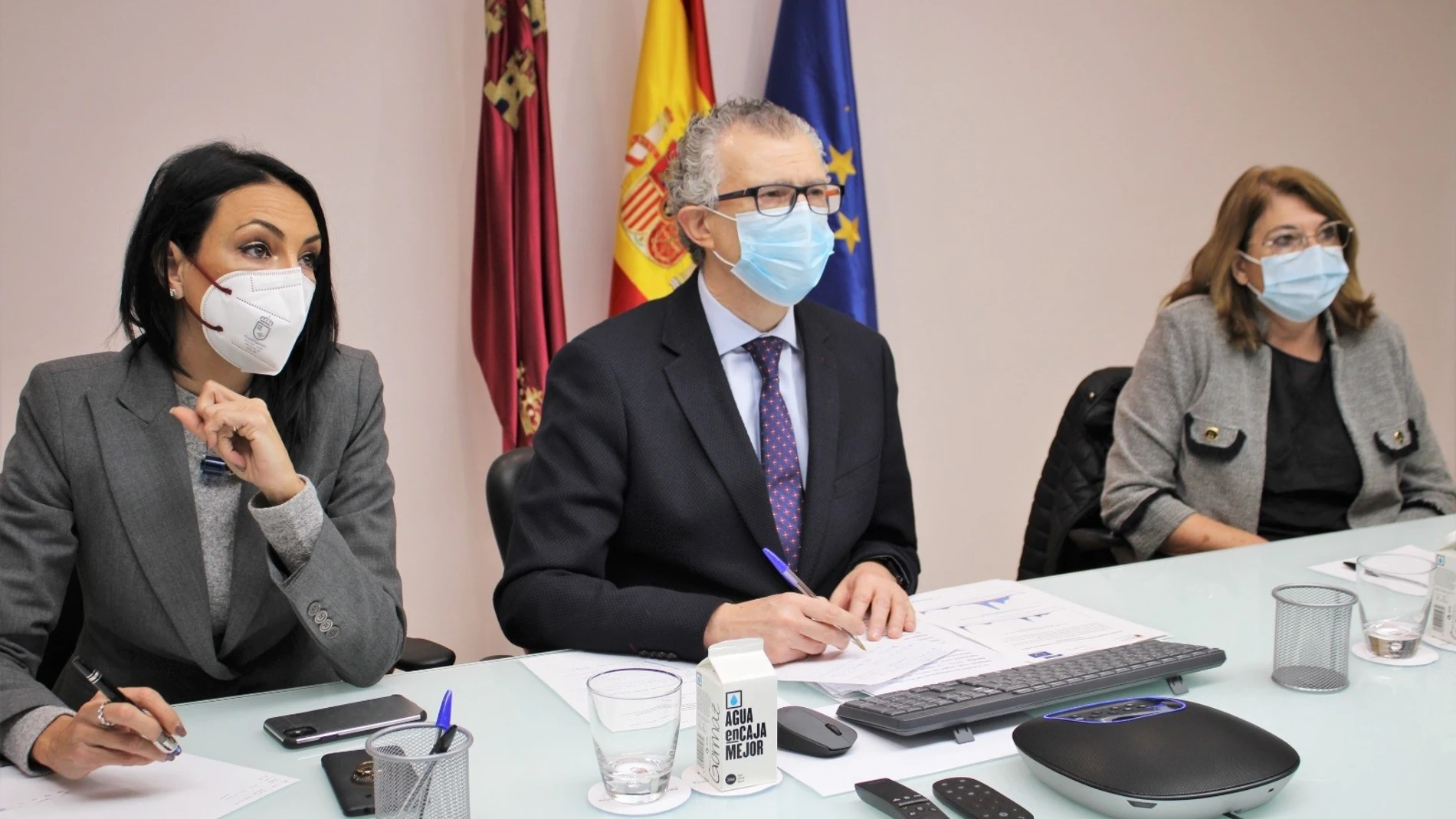El consejero de Salud, Juan José Pedreño, y las consejeras de Educación, María Isabel Campuzano, y de Universidades, Valle Miguélez, participan en la reunión del Consejo Interterritorial celebrado este martes CARM 04/01/2022