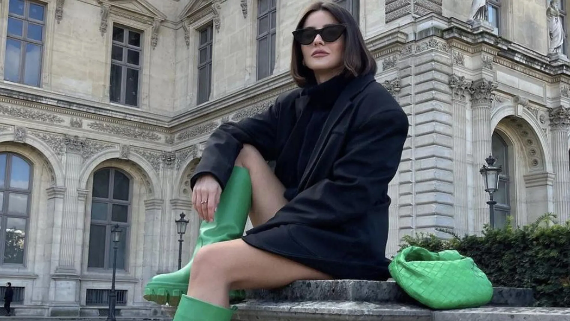 Alexandra Pereira y sus botas color verde neón.