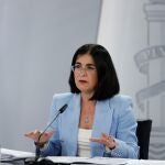 La ministra de Sanidad, Carolina Darias, durante la rueda de prensa ofrecida al término del Consejo de ministros en Moncloa.