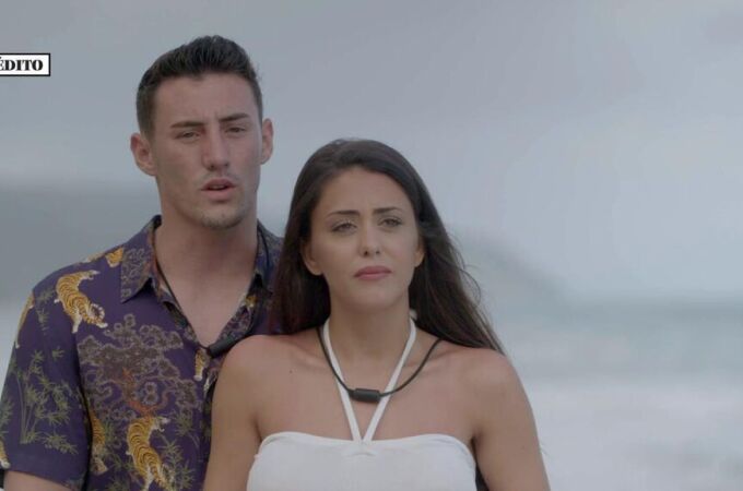 Álvaro y su novia Rosario, concursante de 'La isla de las tentaciones'