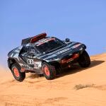Carlos Sainz, con su Audi RS Q e-tron en el Dakar 2022