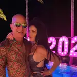 Jeff Bezos y su pareja, Lauren Sánchez, celebran la entrada del nuevo año.