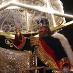 MADRID, 05/01/2022.- El Rey Gaspar durante la Cabalgata de Reyes que recorre hoy miércoles las principales calles de Madrid. EFE/Miguel Oses