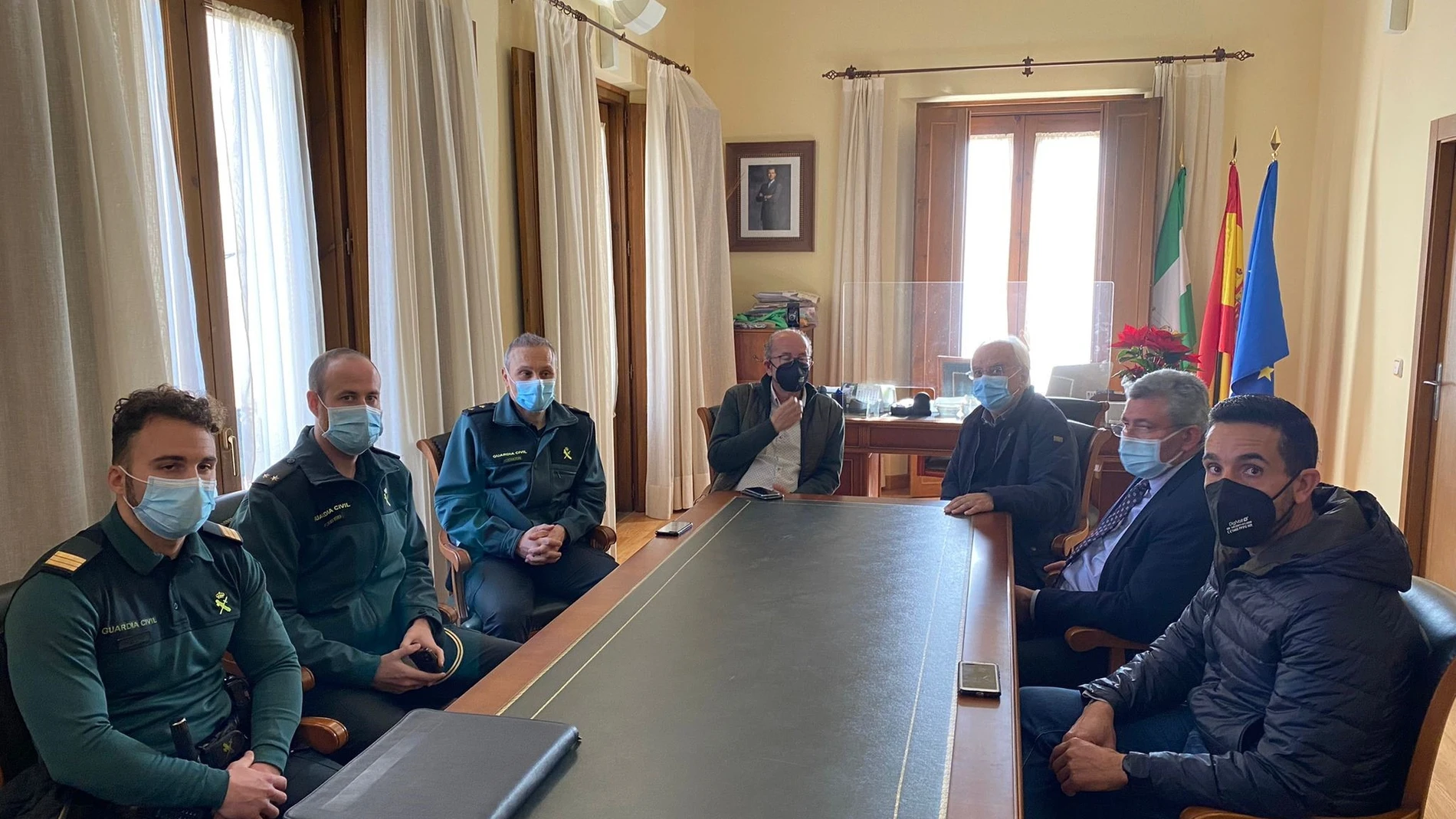 Reunión en el Ayuntamiento de Sorbas (Almería) con motivo de la 'rave' que se ha extendido cinco días