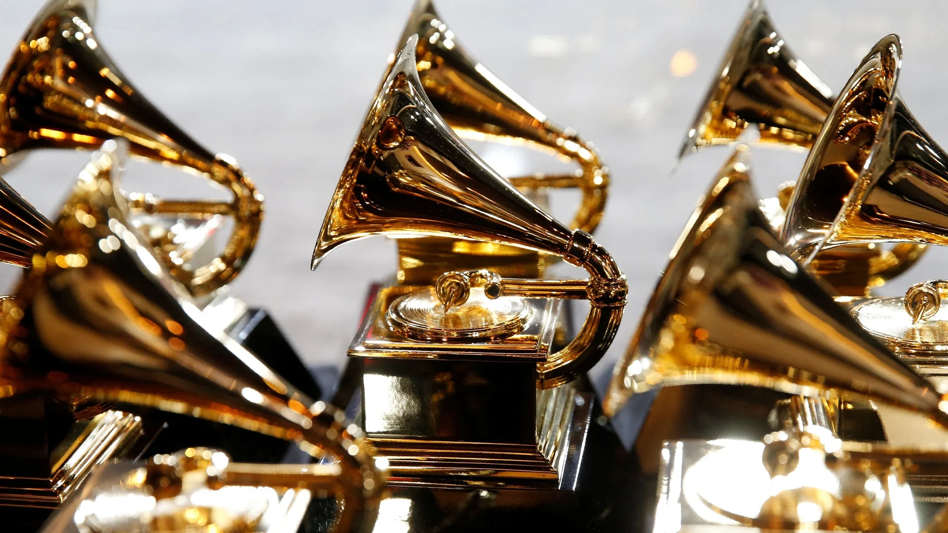 Los premios Grammy buscan celebrarse en abril con más seguridad
