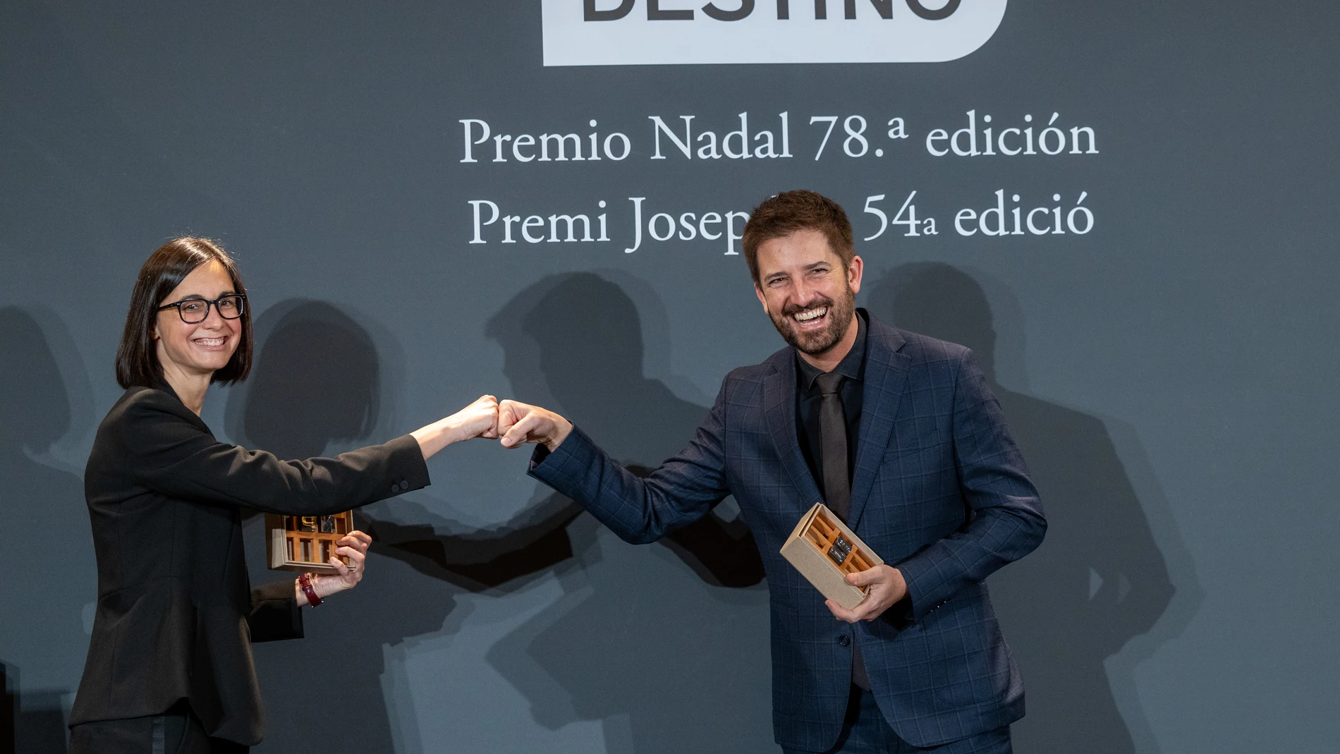 Inés Martín Rodrigo y Toni Cruanyes tras conocerse el fallo de los premios Nadal y Pla