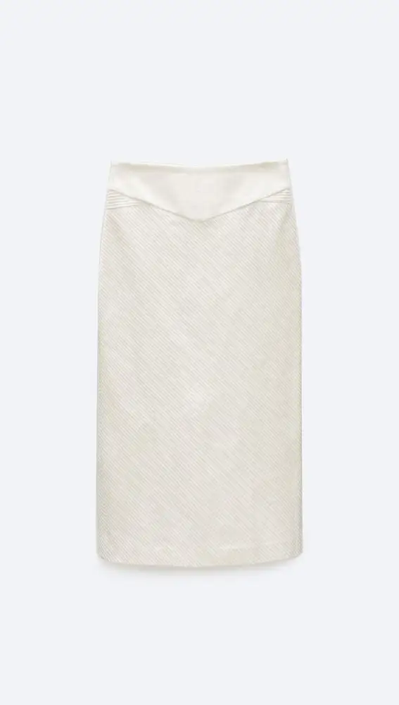 Falda midi blanca.