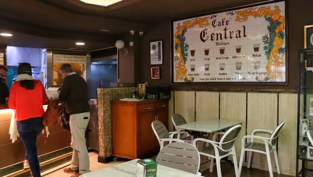 Interior del Café Central de Málaga. EFE/Daniel Luque