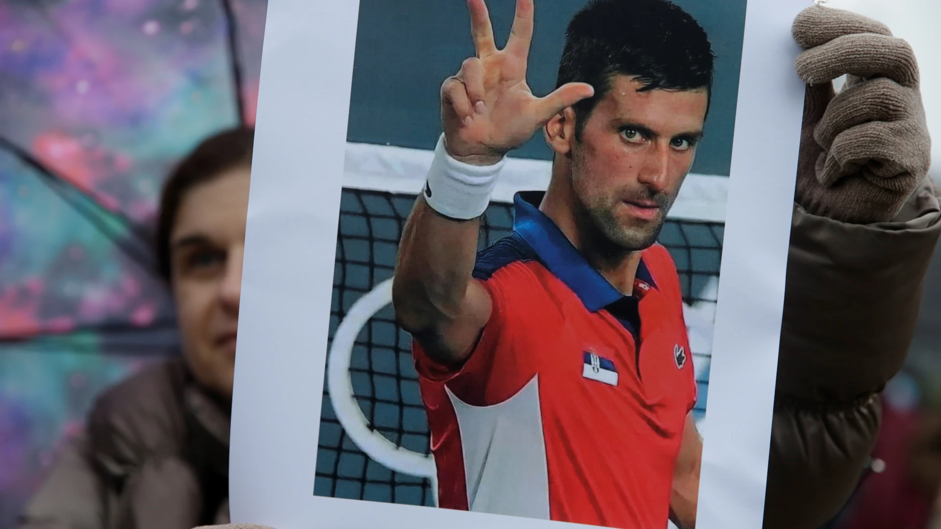 Manifestantes a favor de Djokovic