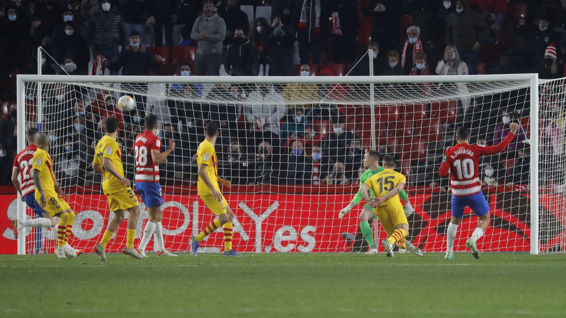 Puertas fusila a Ter Stegen para marcar el gol del empate del Granada