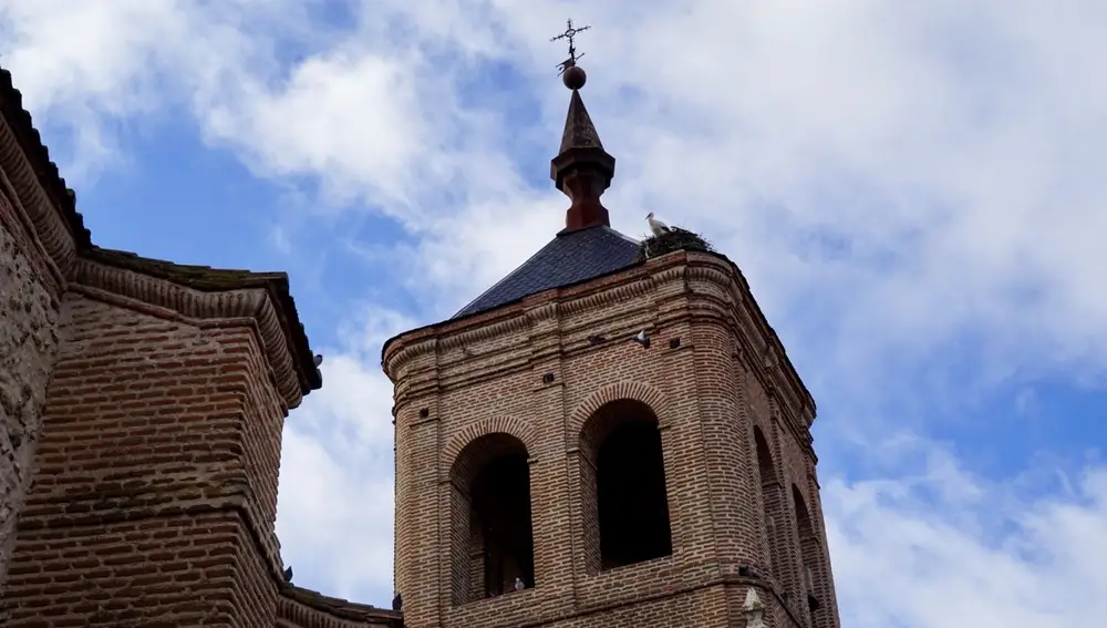 Detalle del campanario de la Iglesia de San Miguel en Olmedo.